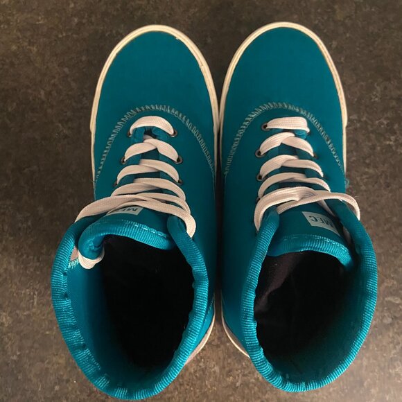 MEC Igopogo Neoprene Watershoes - Size 6 - Picture 7 of 8